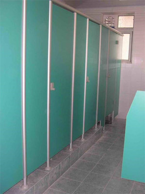 四川地區(qū)衛(wèi)生間隔斷選購(gòu)指南 材質(zhì)、防潮與區(qū)域考量